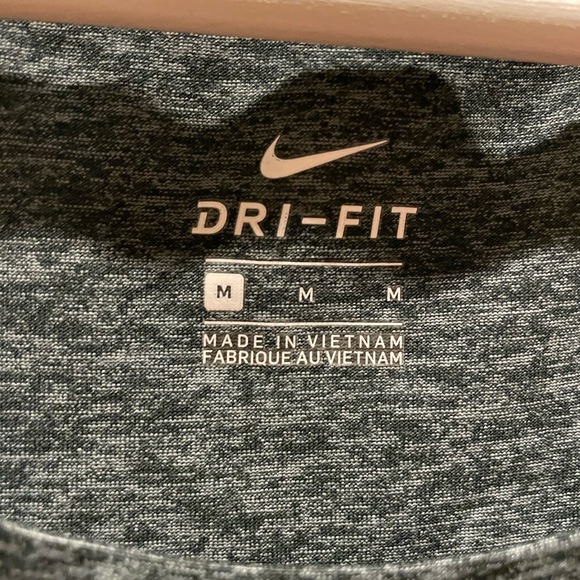 NIKE Dri-Fit Women's MEDIUM Heather Gray Short Sleeve Activewear Top - Picture 3 of 3